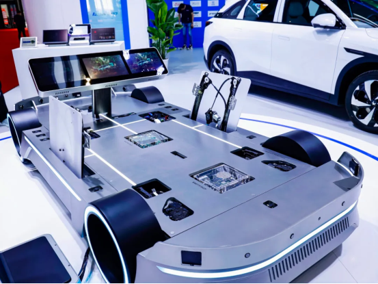 車聯天下閃耀2025上海車展，引領智能出行變革